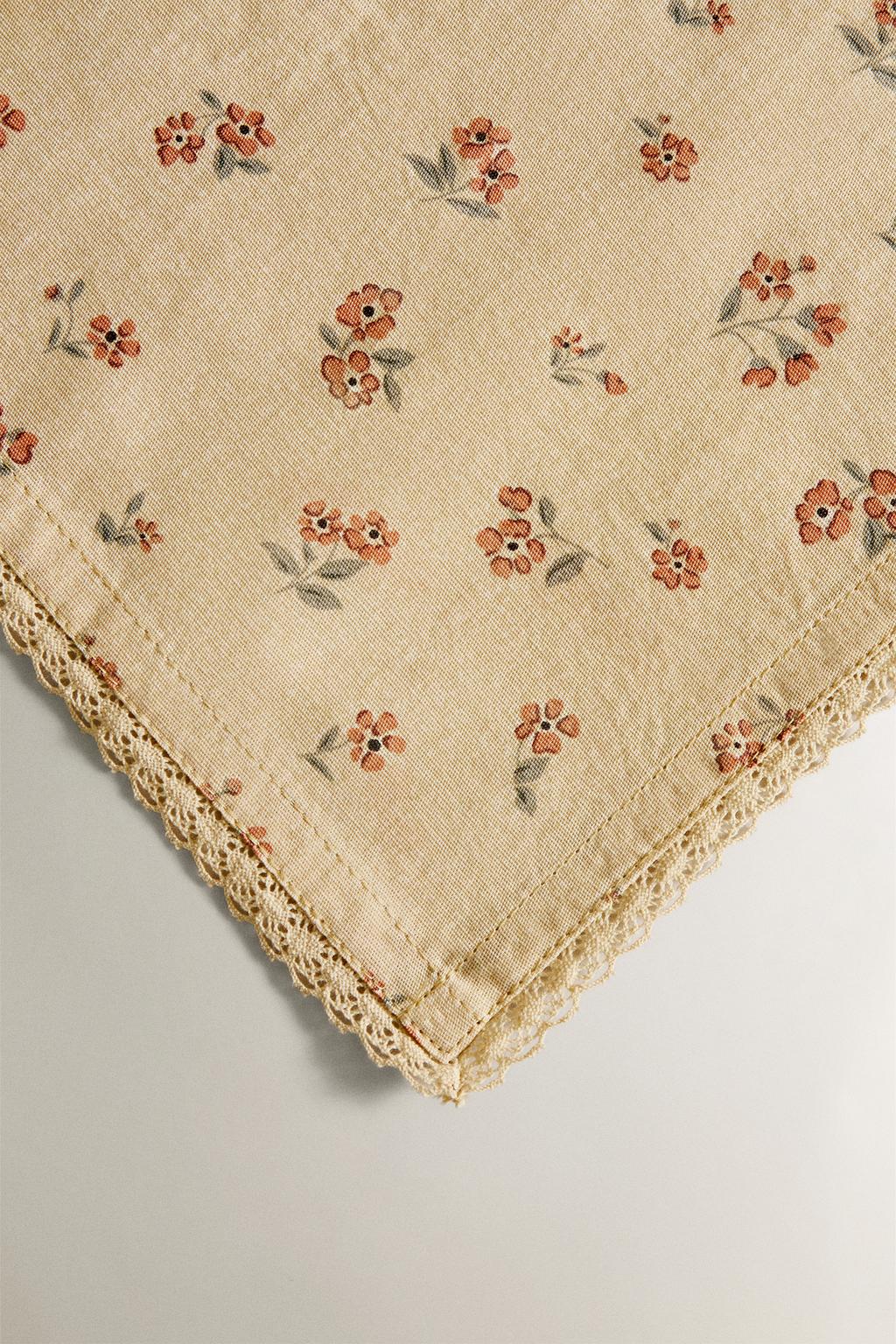 Набор салфеток с принтом полевых цветов и кружевной отделкой (набор из 2)