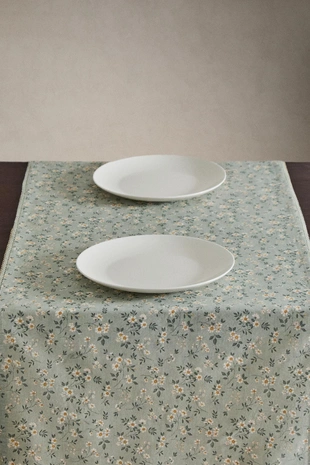 Дорожка для стола диковинные цветы с кружевным краем