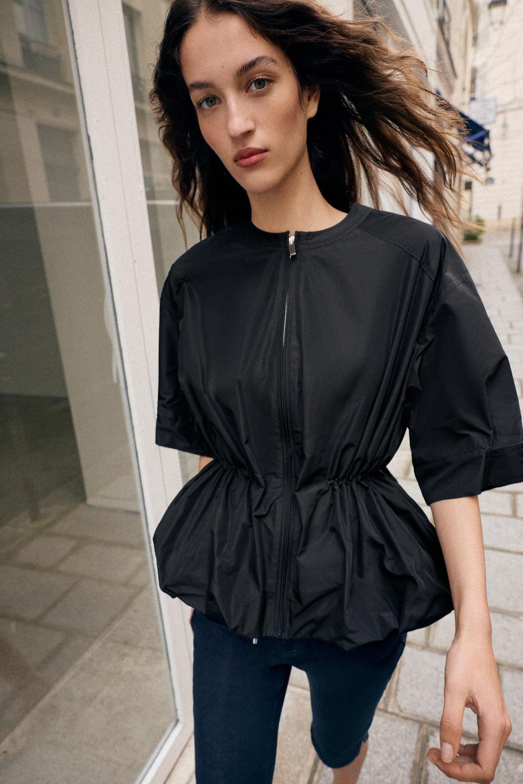 ПАРКА С КОРОТКИМИ РУКАВАМИ И ОБЪЕМНЫМ ПОДОЛОМ