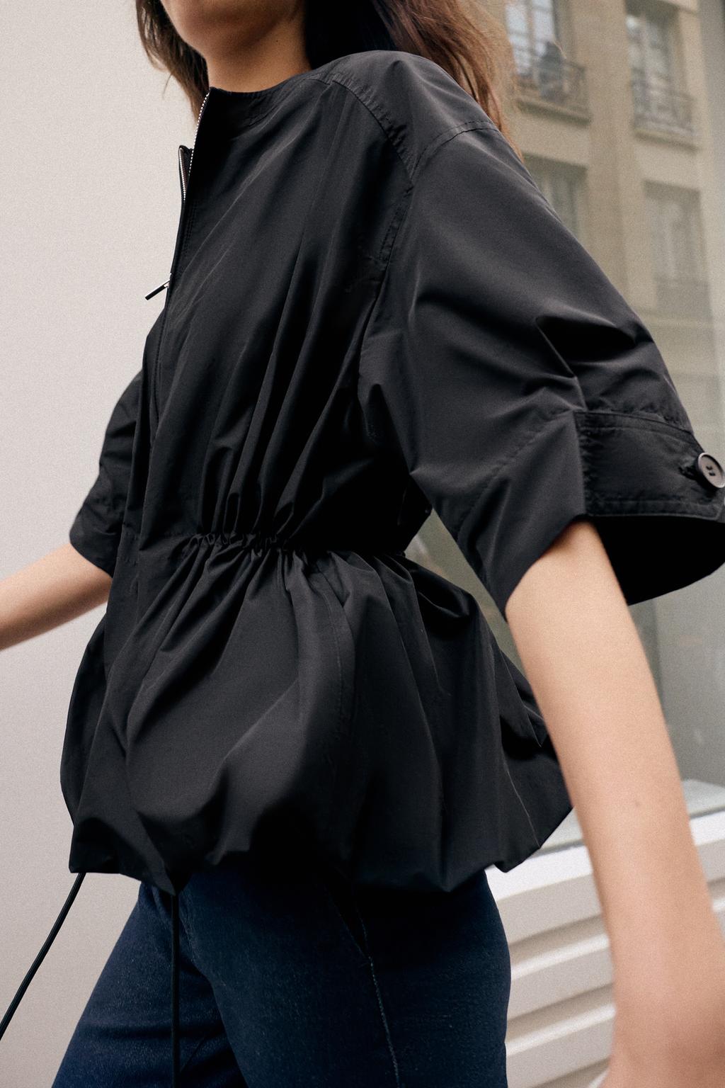 ПАРКА С КОРОТКИМИ РУКАВАМИ И ОБЪЕМНЫМ ПОДОЛОМ