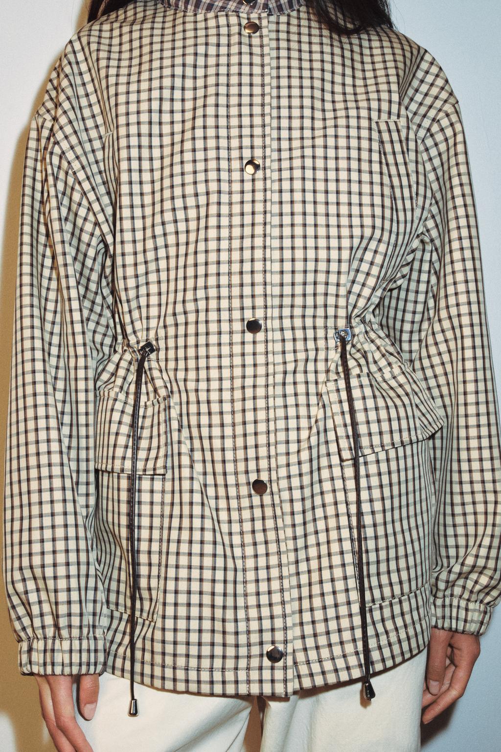 КУРТКА В КЛЕТКУ С ВЫСОКИМ ВОРОТНИКОМ