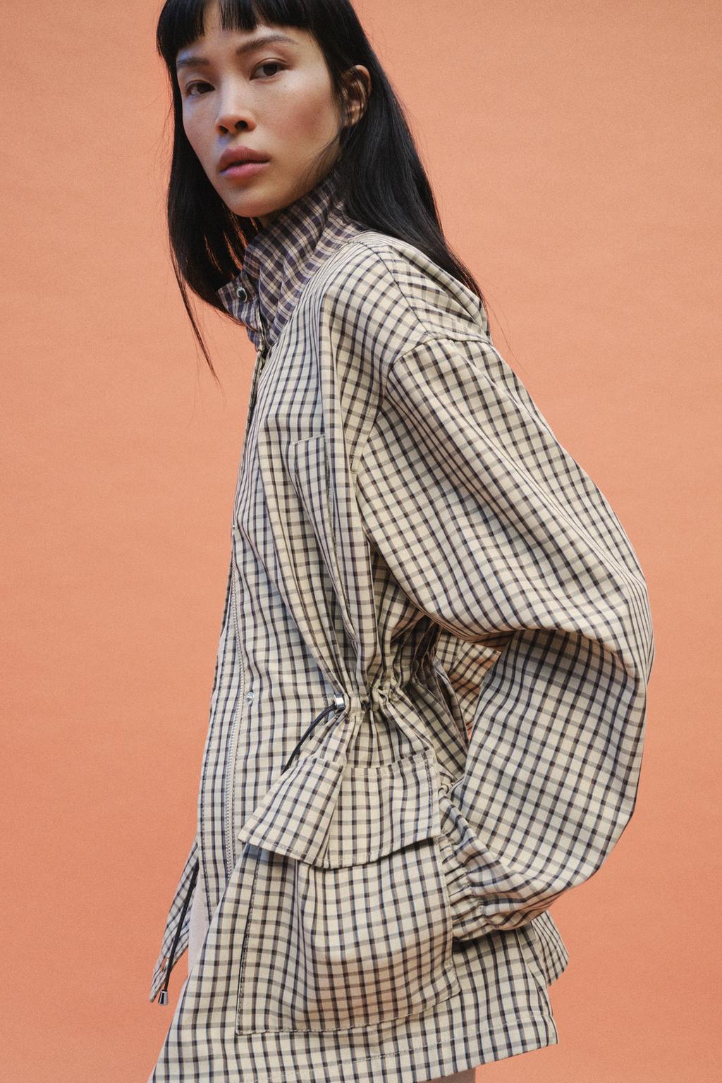 КУРТКА В КЛЕТКУ С ВЫСОКИМ ВОРОТНИКОМ