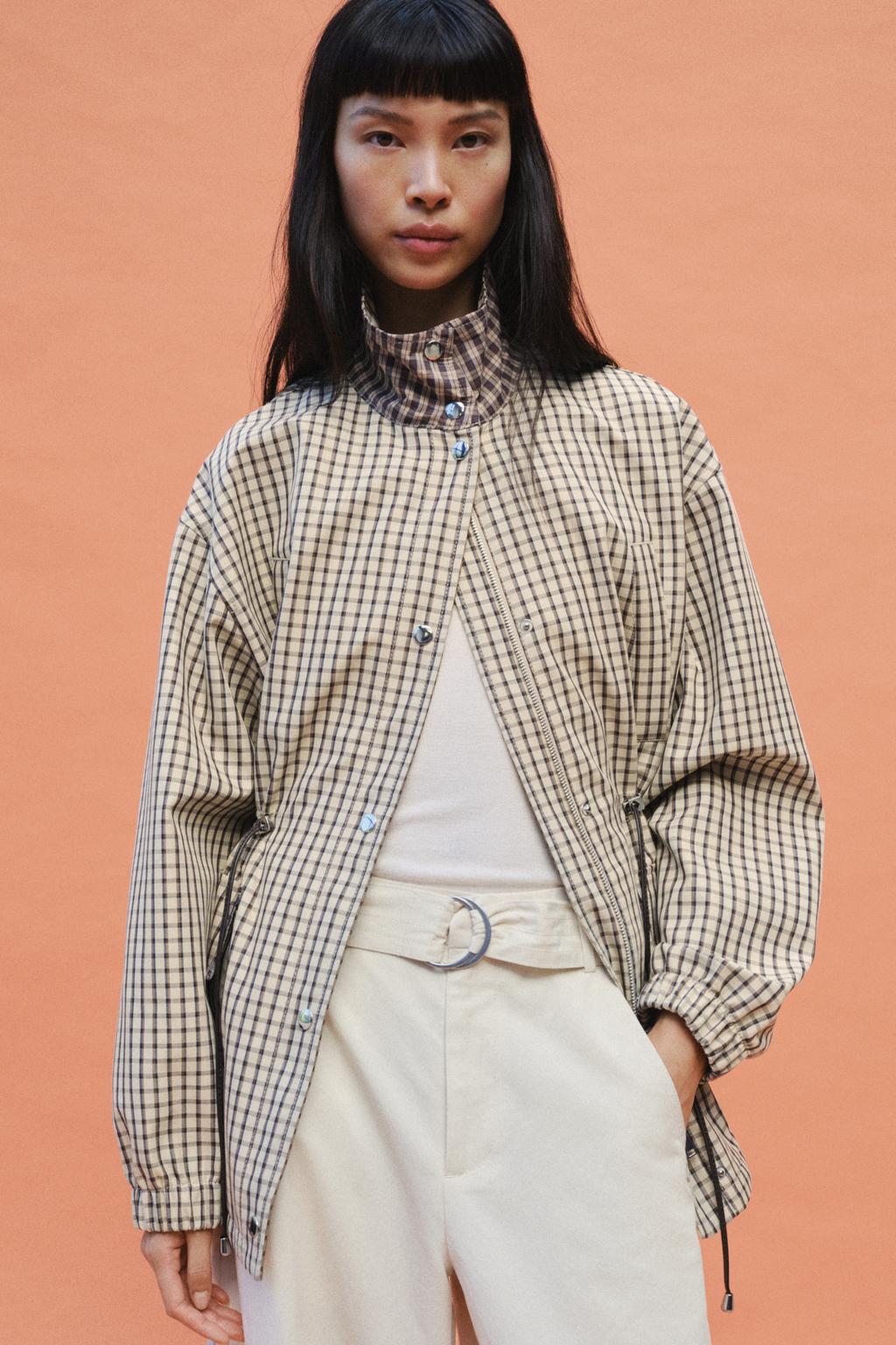 КУРТКА В КЛЕТКУ С ВЫСОКИМ ВОРОТНИКОМ