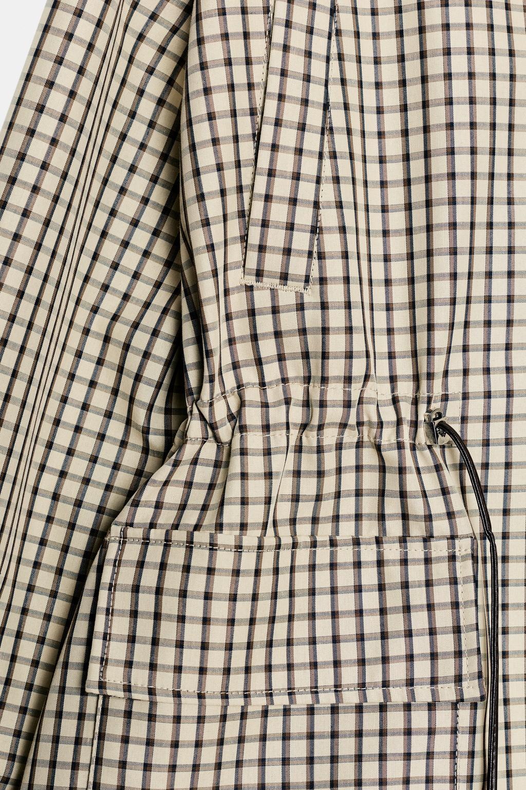 КУРТКА В КЛЕТКУ С ВЫСОКИМ ВОРОТНИКОМ