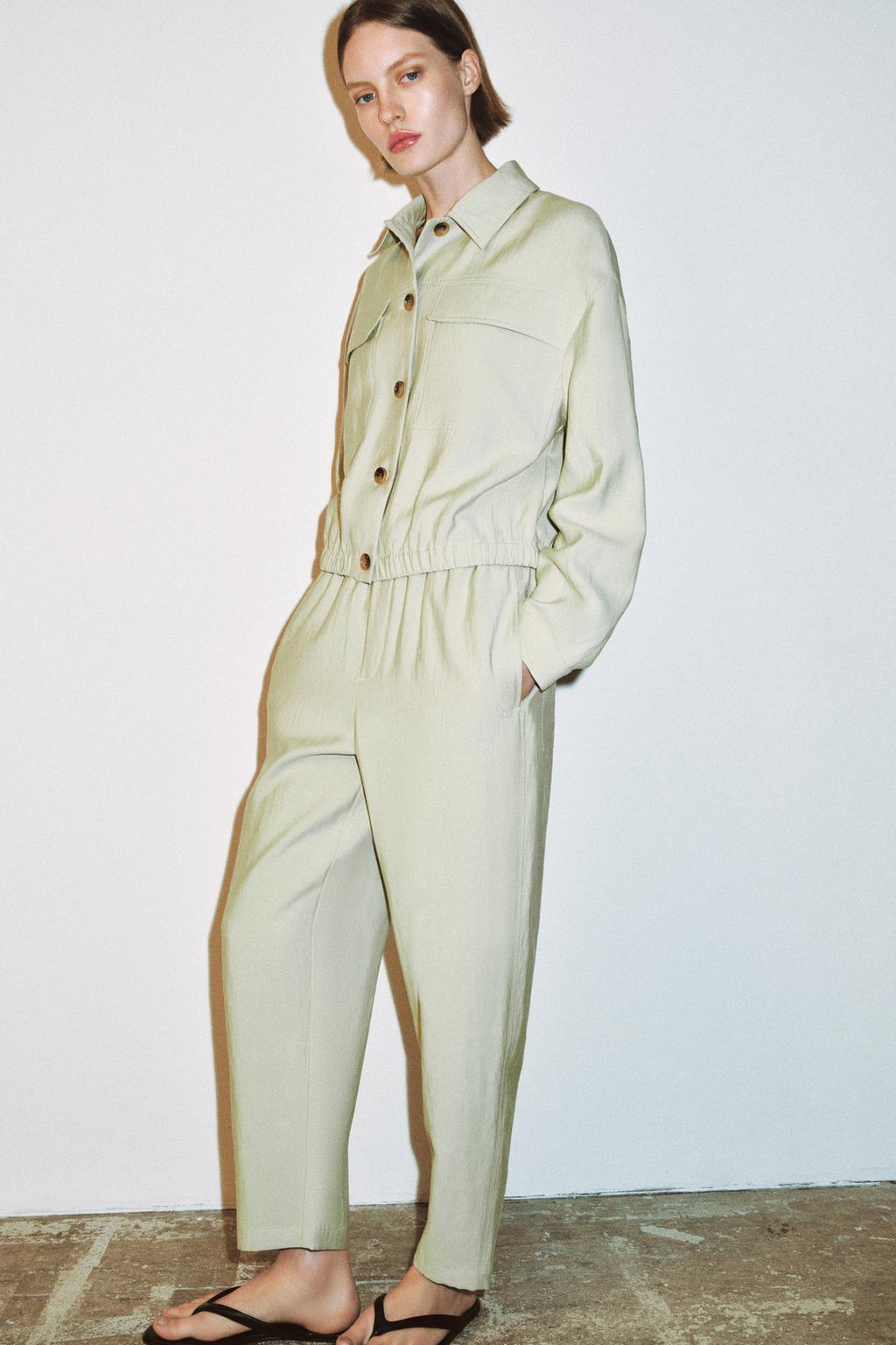 УКОРОЧЕННАЯ КУРТКА С НАКЛАДНЫМИ КАРМАНАМИ