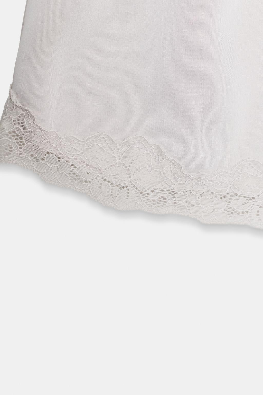 АТЛАСНЫЕ МИНИ-ШОРТЫ С КРУЖЕВОМ