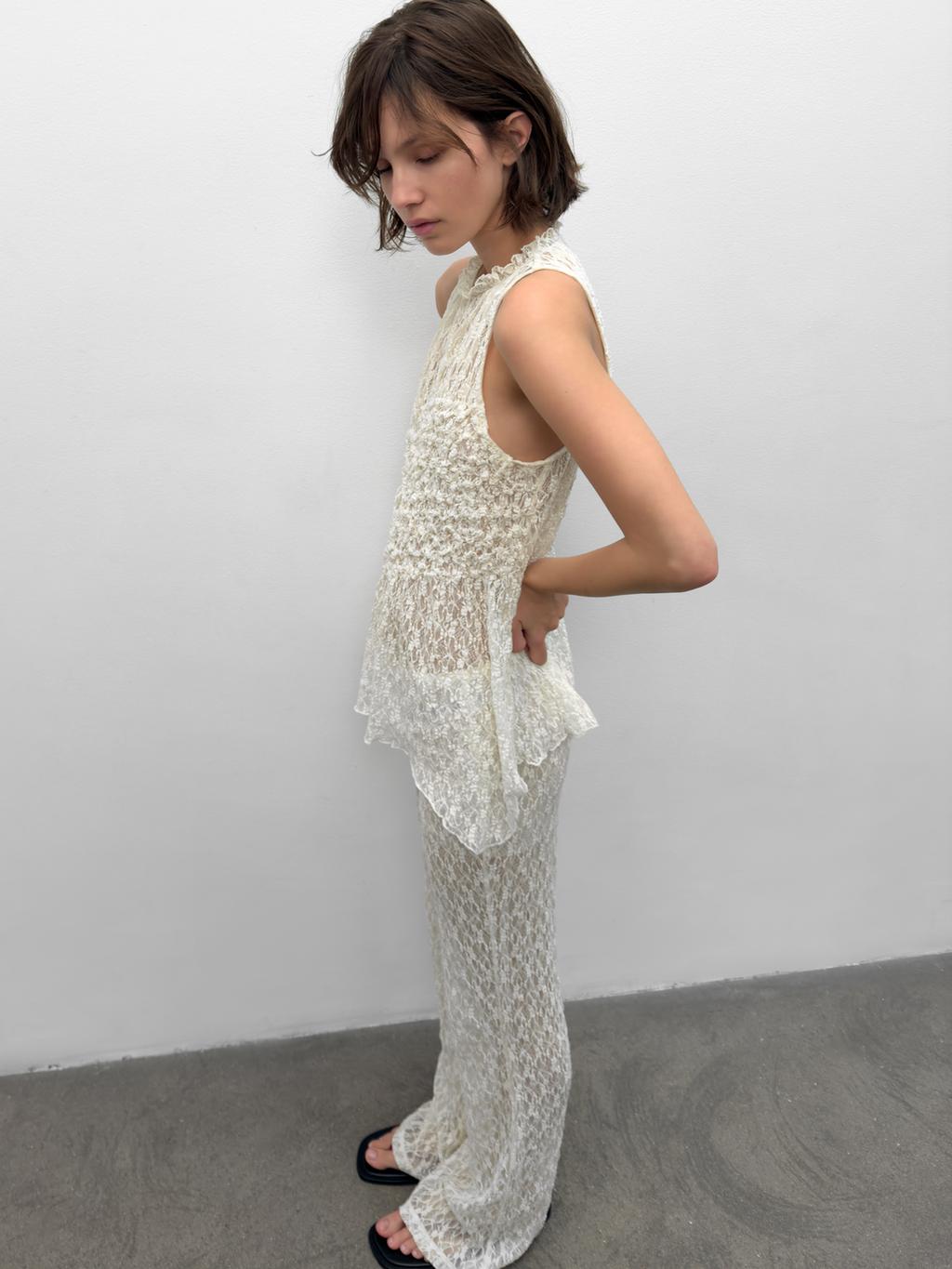 КРУЖЕВНОЙ ТОП С ДРАПИРОВКОЙ