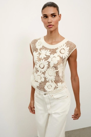 Топ из кружева кроше с цветочным узором- Заказать в России