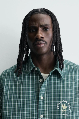 Укороченная рубашка в клетку с вышивкой и принтом- Заказать в России