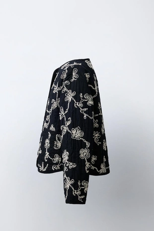 Стеганая куртка с контрастной вышивкой- Заказать в России