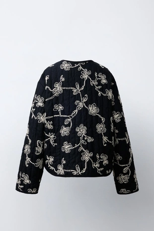 Стеганая куртка с контрастной вышивкой- Заказать в России