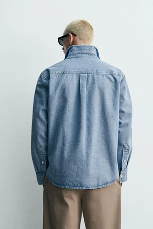 Джинсовая рубашка стандартной посадки с эффектом потертости- Заказать в России