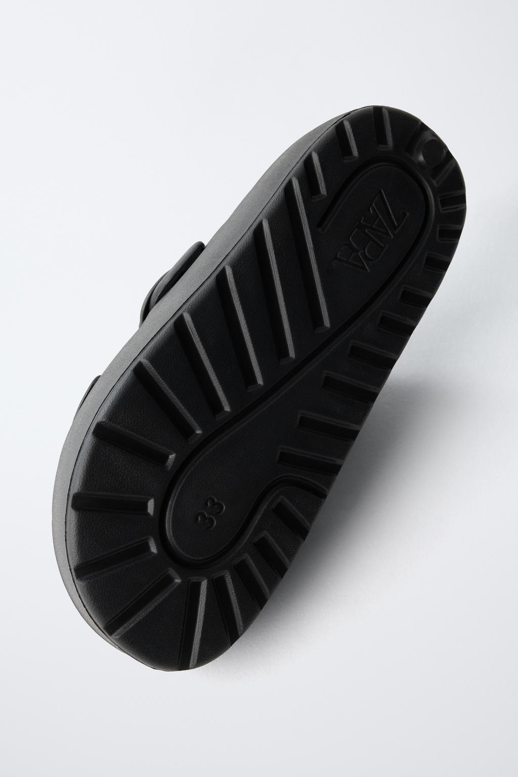 САНДАЛИИ ИЗ КАУЧУКА С ПРЯЖКАМИ