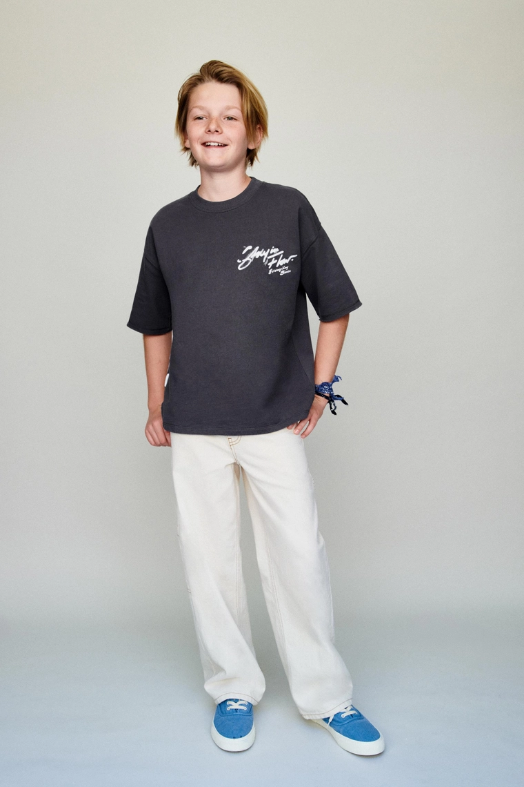 Свитшот с граффити-принтом