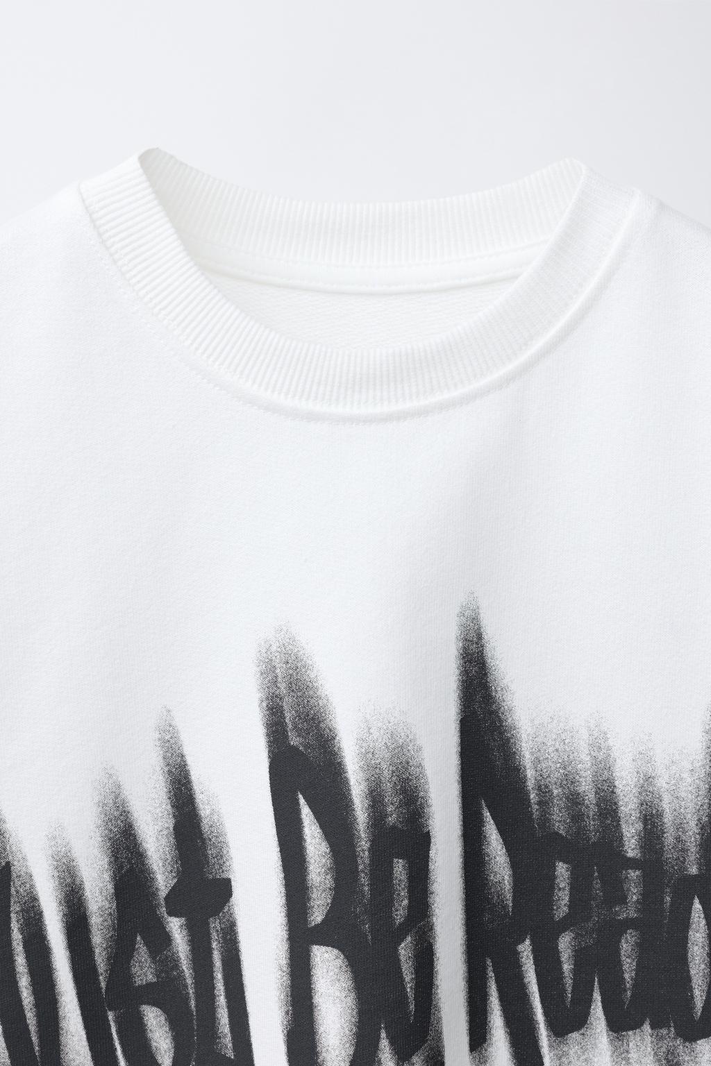 ФУТБОЛКА С ГРАФФИТИ-ПРИНТОМ