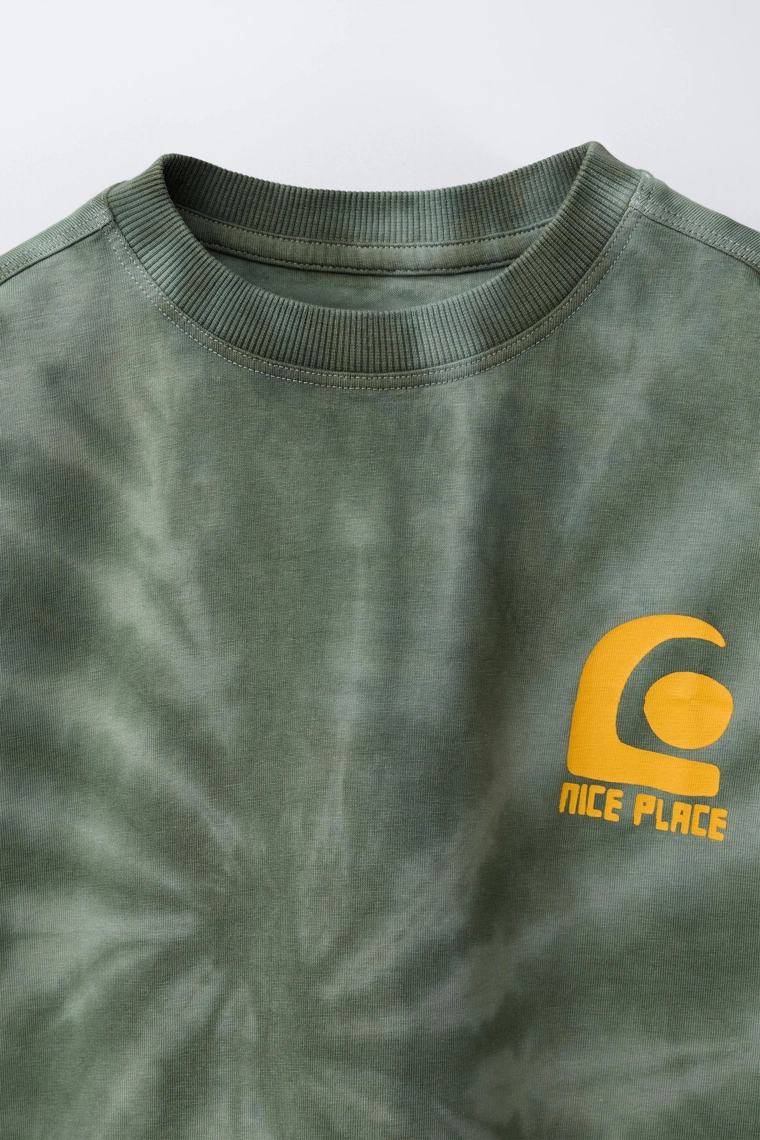 Футболка из мягкого плюша с эффектом тай-дай