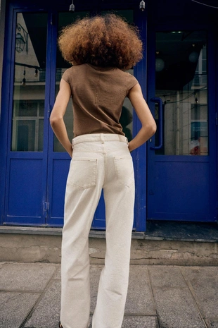 Минималистичная футболка с короткими рукавами- Заказать в России