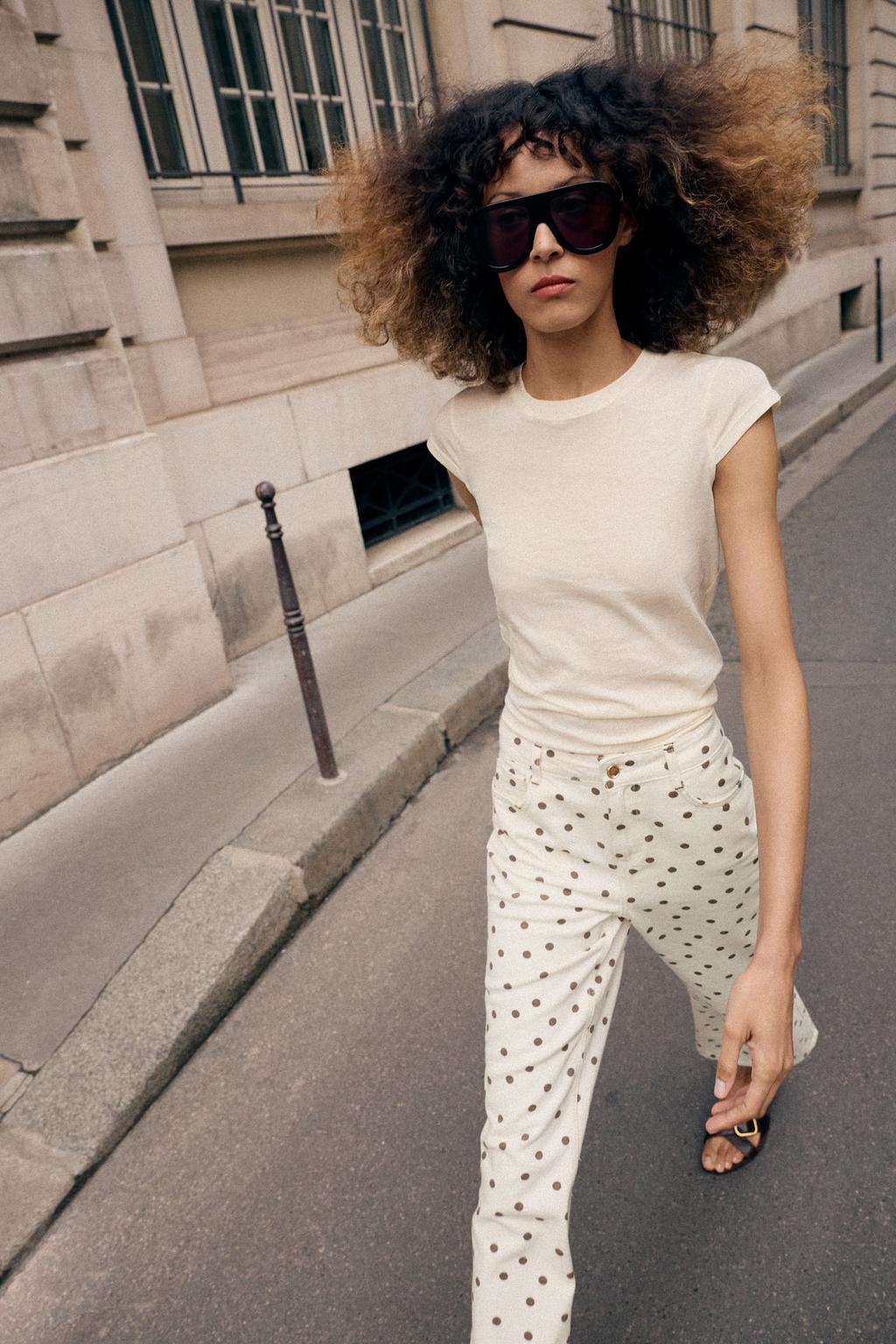 МИНИМАЛИСТИЧНАЯ ФУТБОЛКА С КОРОТКИМИ РУКАВАМИ