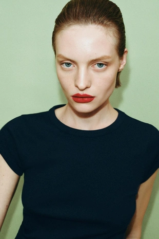 Футболка в рубчик с короткими рукавами