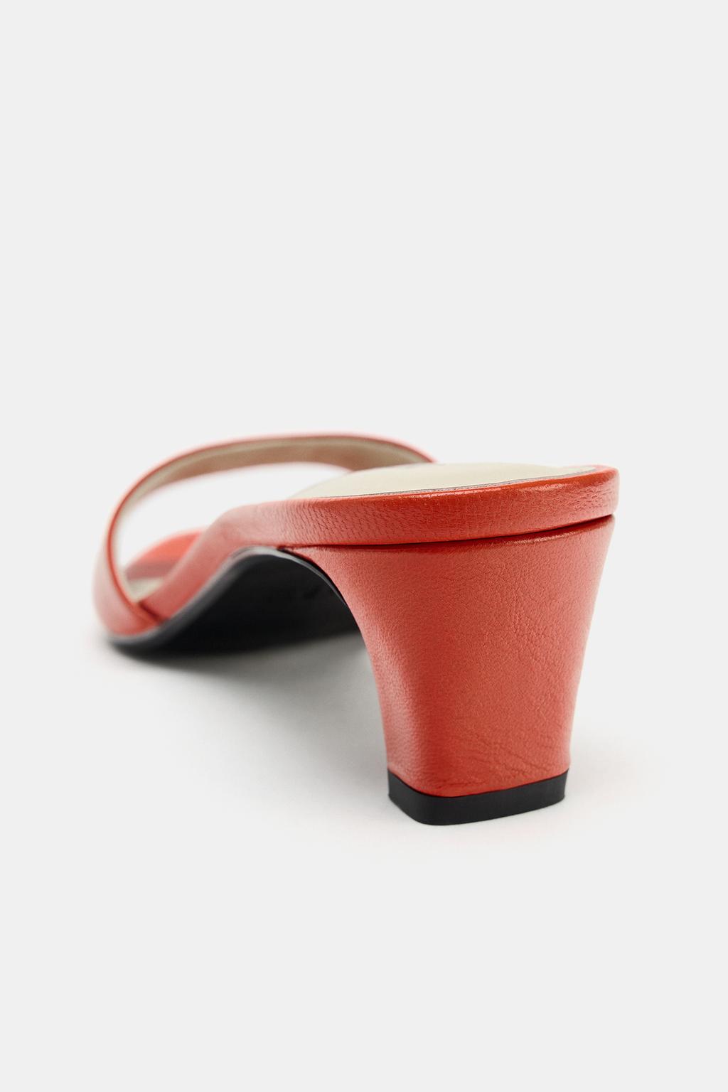 КОЖАНЫЕ МЮЛИ НА КАБЛУКЕ