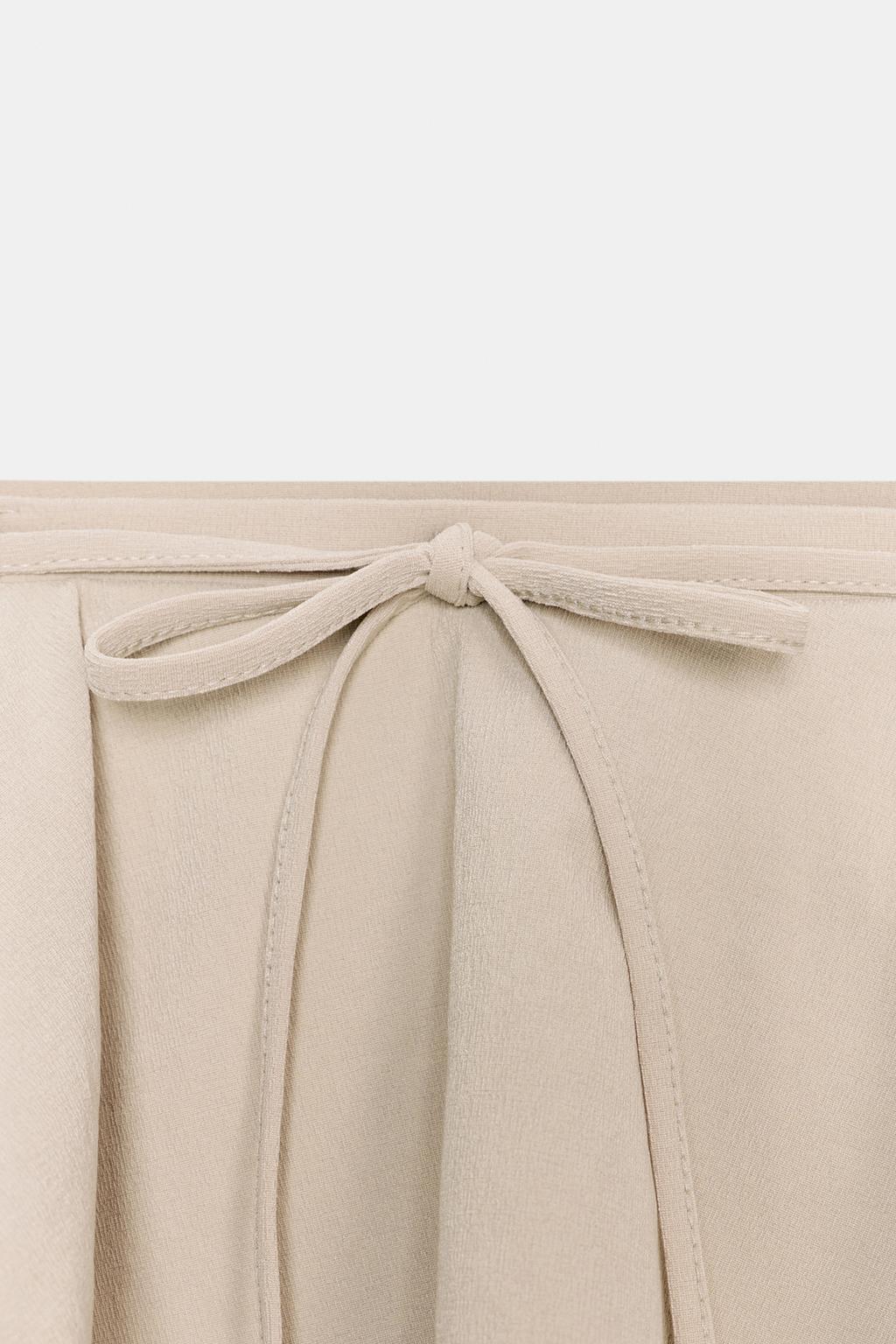 БРЮКИ С ШИРОКИМИ ШТАНИНАМИ И ОБОРОЧКАМИ НА ПОЯСЕ