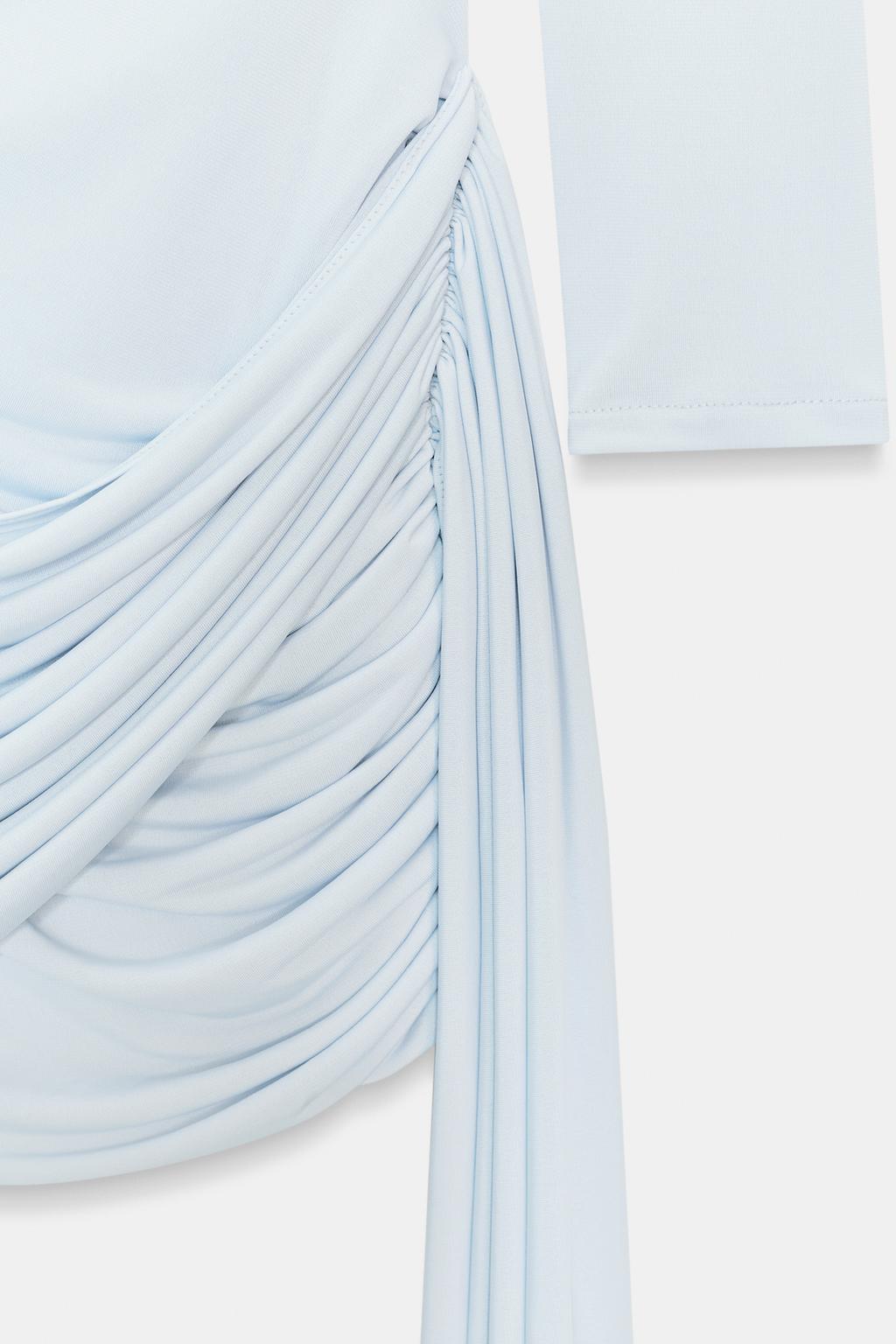 МИНИ-ПЛАТЬЕ СО СБОРКАМИ И ПОЯСОМ