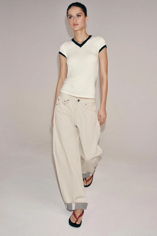 Футболка в рубчик с контрастными деталями- Заказать в России