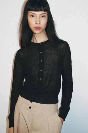 Свитер на пуговицах