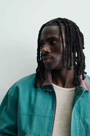 Куртка  с накидкой и застежками- Заказать в России