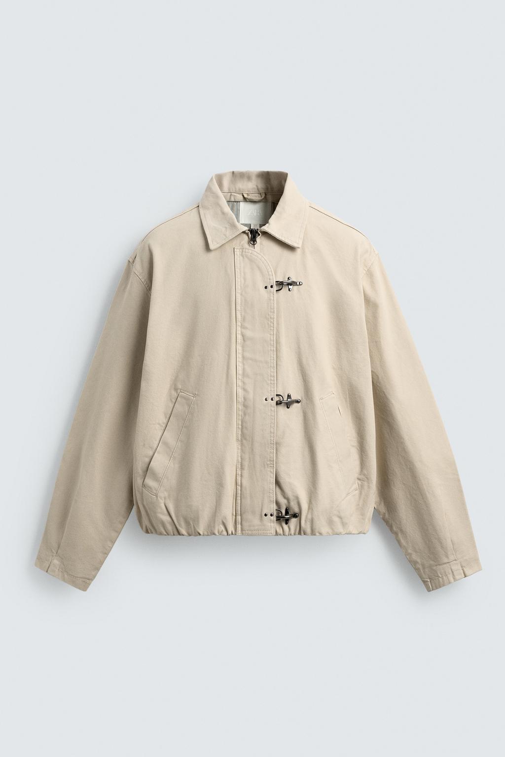 УКОРОЧЕННАЯ КУРТКА С ЗАСТЕЖКАМИ-КЛЫКАМИ