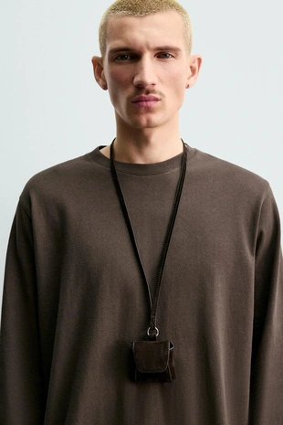 Кожаный чехол для наушников с подвеской- Заказать в России