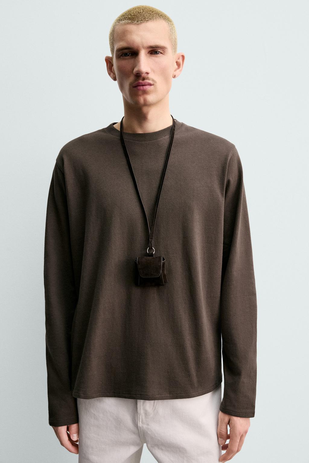 КОЖАНЫЙ ЧЕХОЛ ДЛЯ НАУШНИКОВ С ПОДВЕСКОЙ