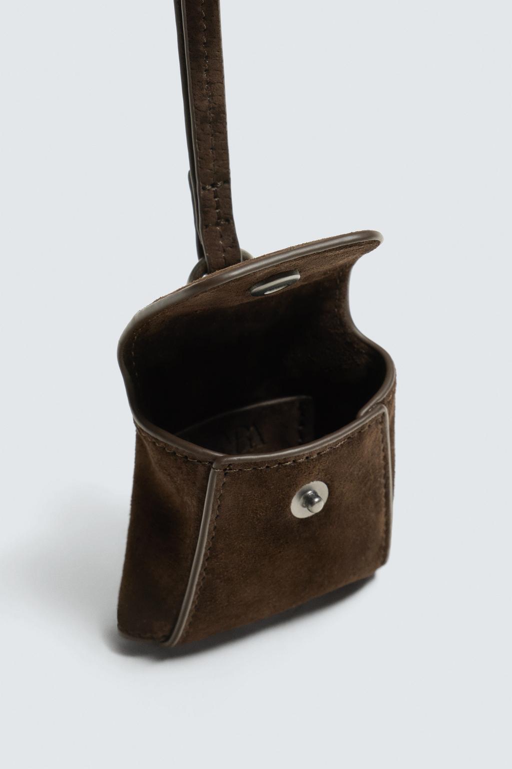 КОЖАНЫЙ ЧЕХОЛ ДЛЯ НАУШНИКОВ С ПОДВЕСКОЙ