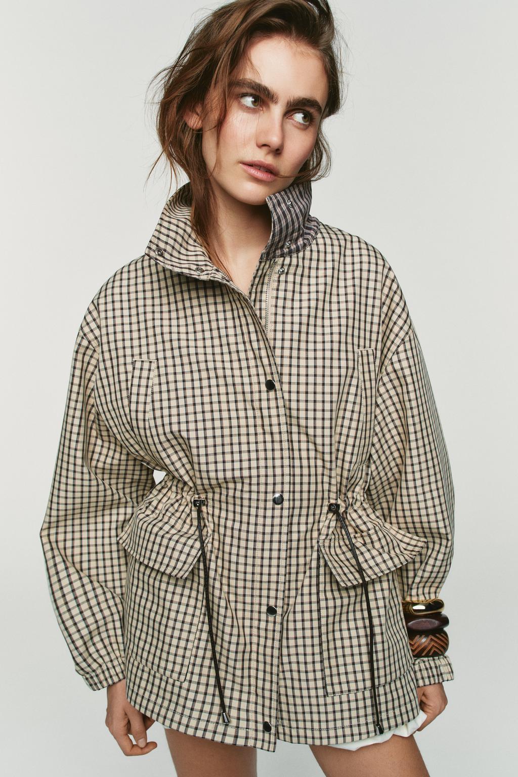 НАБОР ИЗ ТРЕХ МЕТАЛЛИЧЕСКИХ И ДЕРЕВЯННЫХ БРАСЛЕТОВ