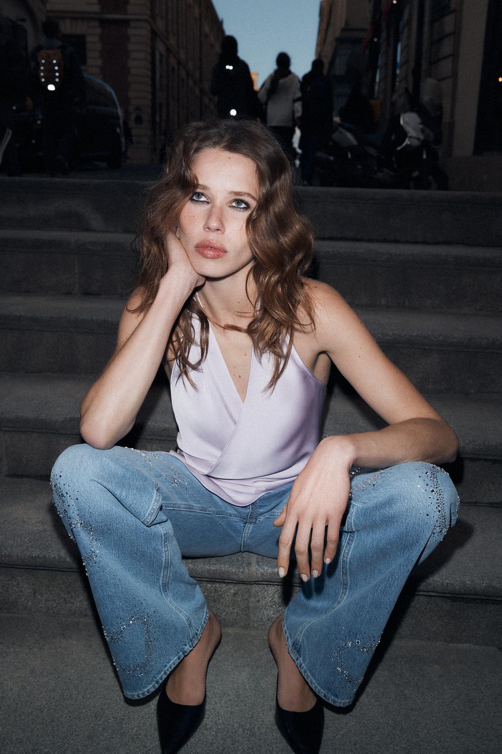 АТЛАСНЫЙ ТОП С ГОРЛОВИНОЙ ХАЛТЕР