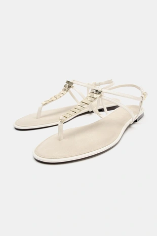 Сандалии с металлическими аппликациями- Заказать в России