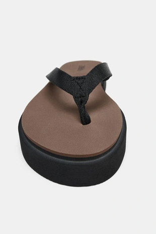 Комбинированные сандалии на плоской подошве- Заказать в России