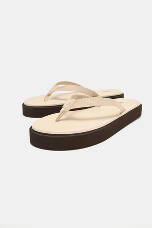 Комбинированные сандалии на плоской подошве