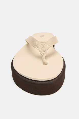 Комбинированные сандалии на плоской подошве