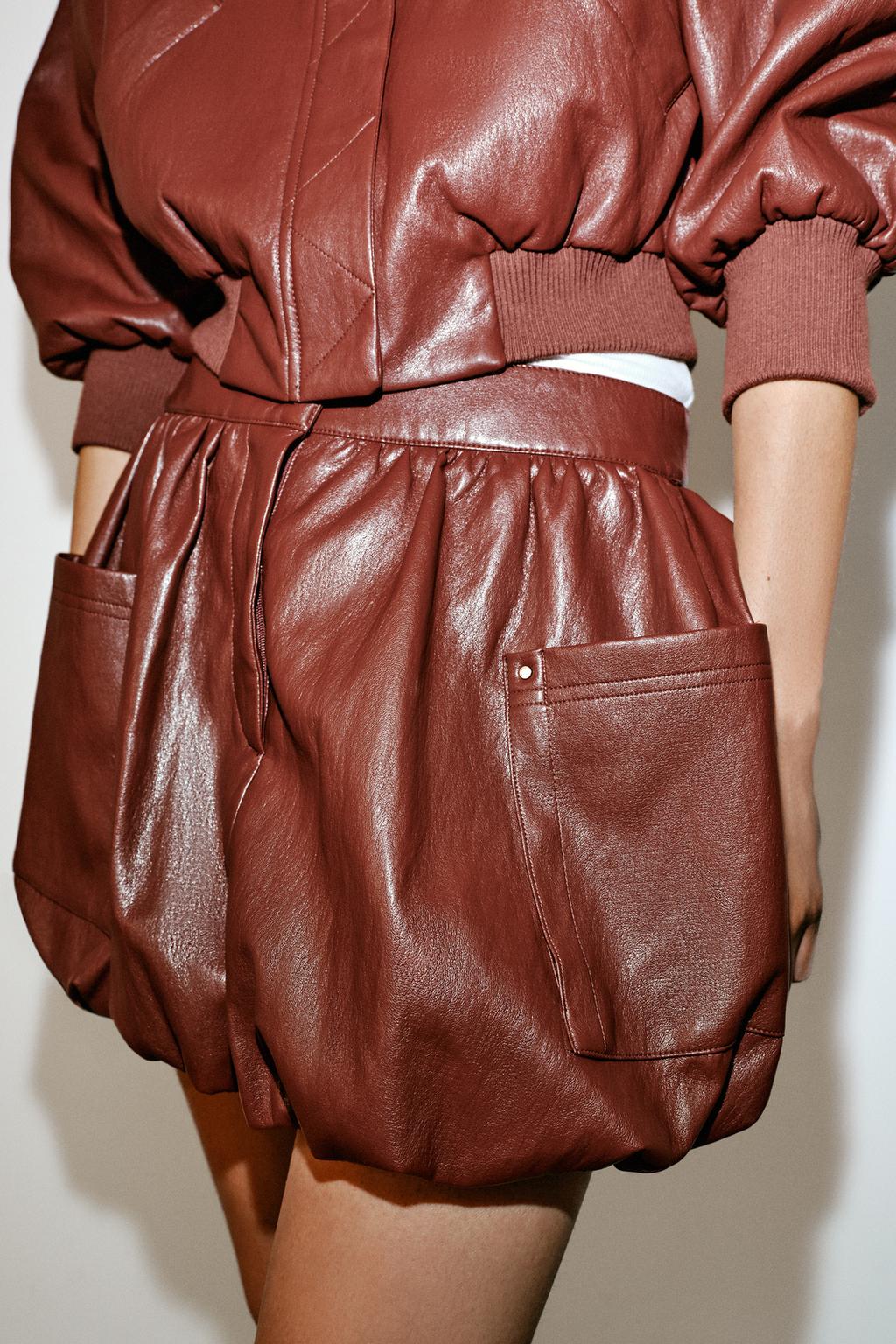 МИНИ-ЮБКА ИЗ ИСКУССТВЕННОЙ КОЖИ ОБЪЕМНОГО КРОЯ