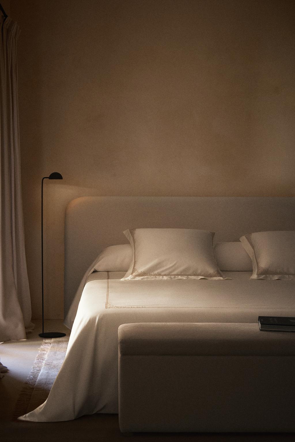 Покрывало из сатина с вышивкой