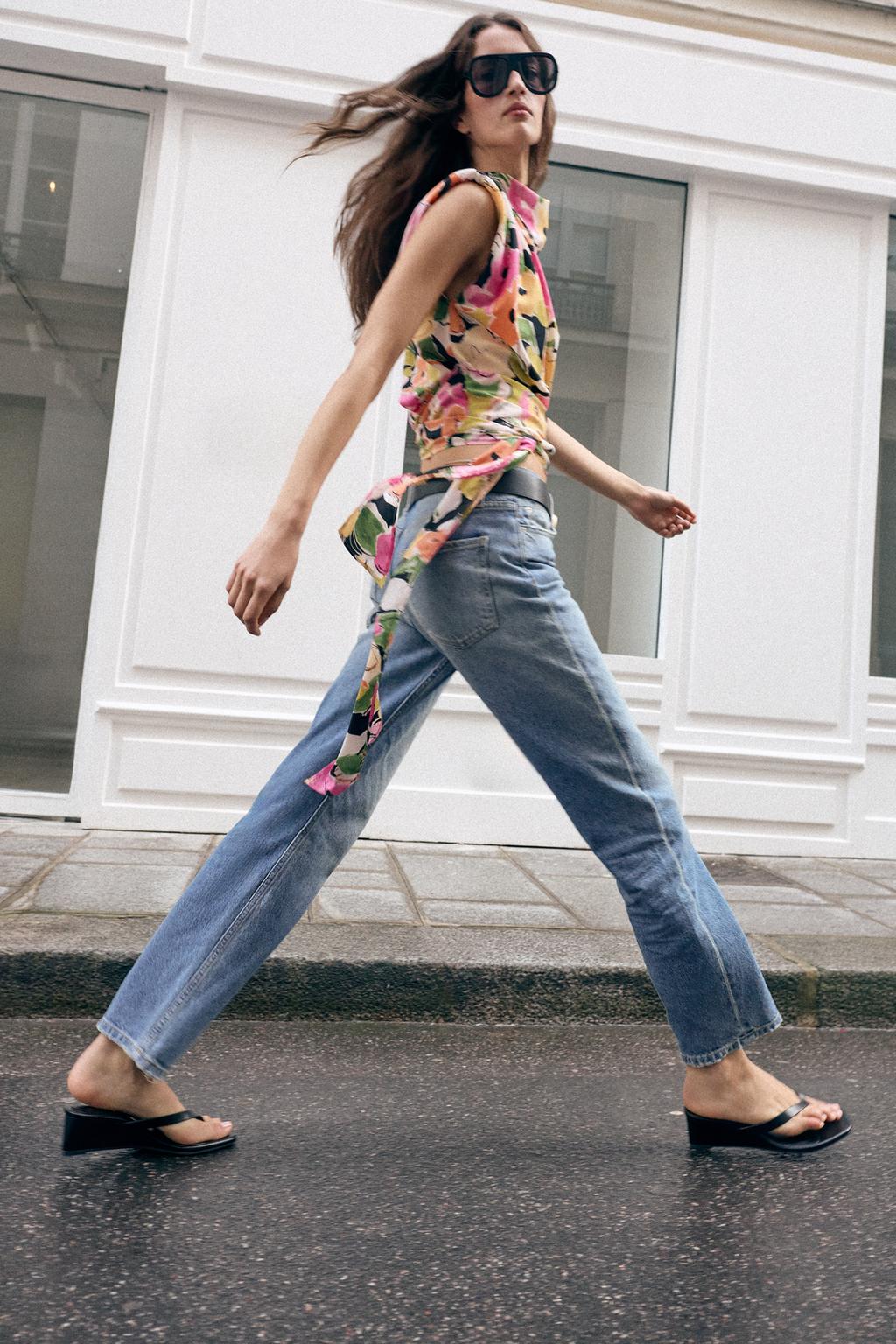 ТОП С ЦВЕТОЧНЫМ ПРИНТОМ, ПОДПЛЕЧНИКАМИ И ПОЯСОМ