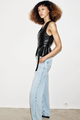 Топ из искусственной кожи с ремнем- Заказать в России