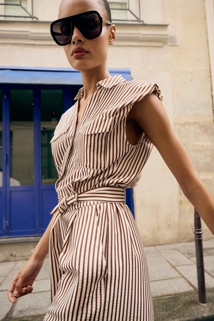 Короткий комбинезон в полоску с ремнем- Заказать в России