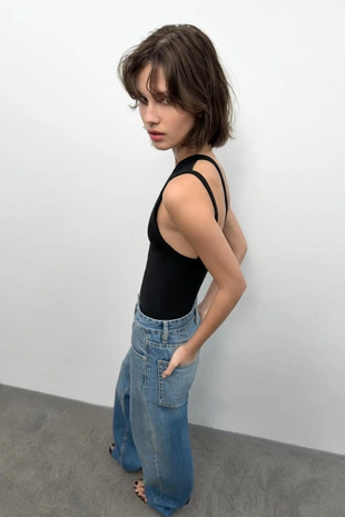 Боди с асимметричным вырезом- Заказать в России