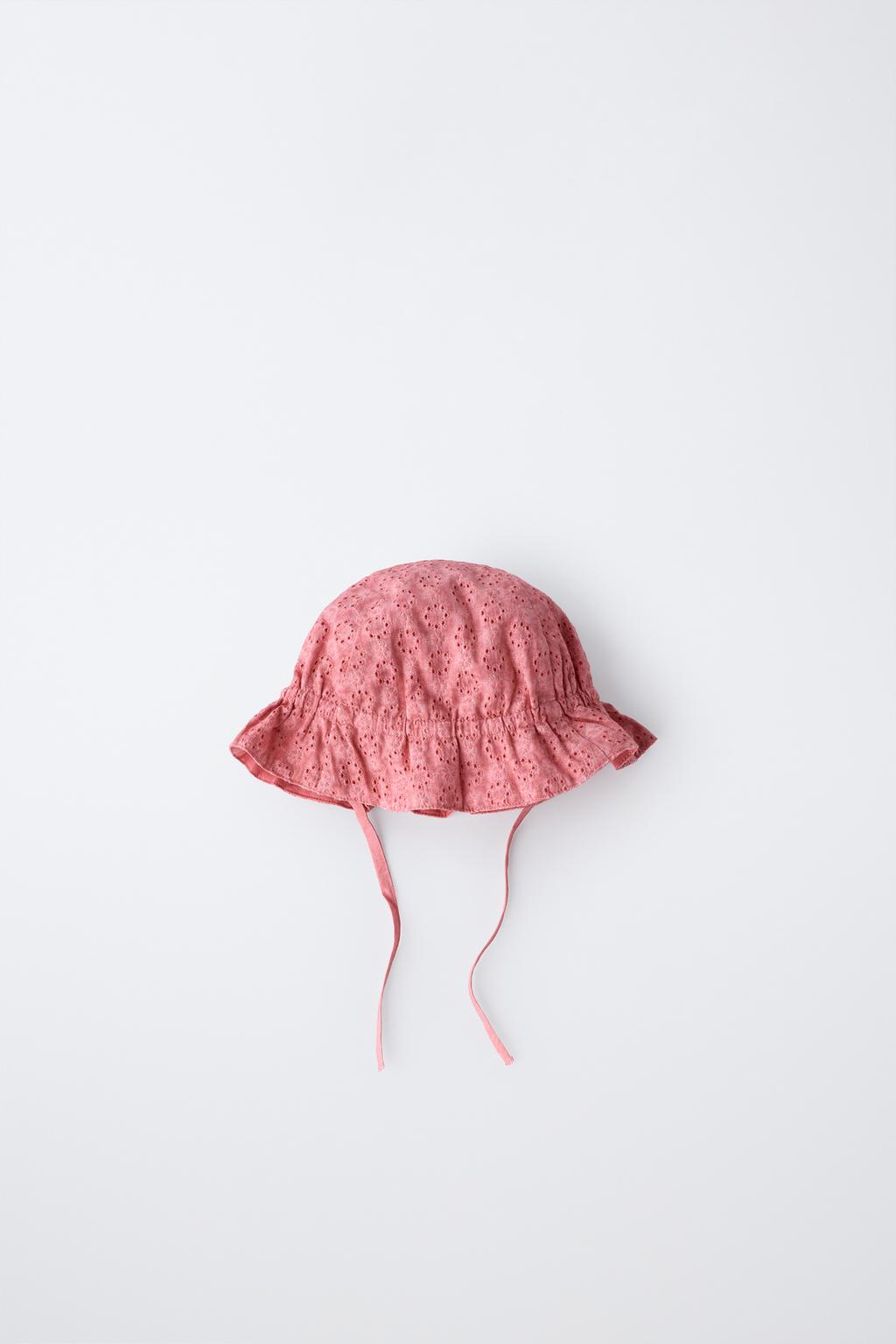 ШАПКА СО ШВЕЙЦАРСКОЙ ВЫШИВКОЙ