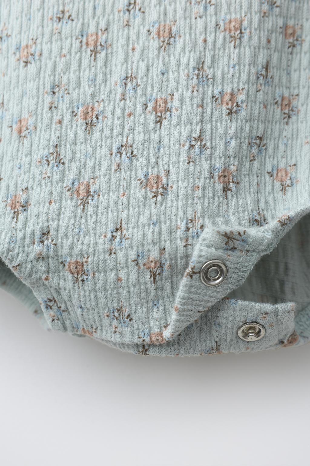 КОМБИНЕЗОН С ЦВЕТОЧНЫМ ПРИНТОМ И КРУЖЕВОМ