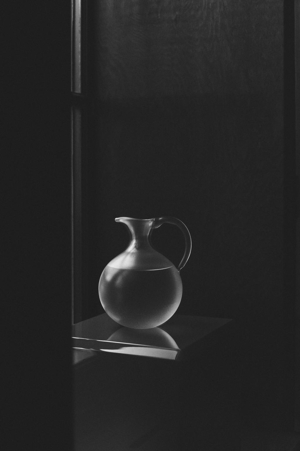 Кувшин из матового стекла с шелковистым покрытием colin king