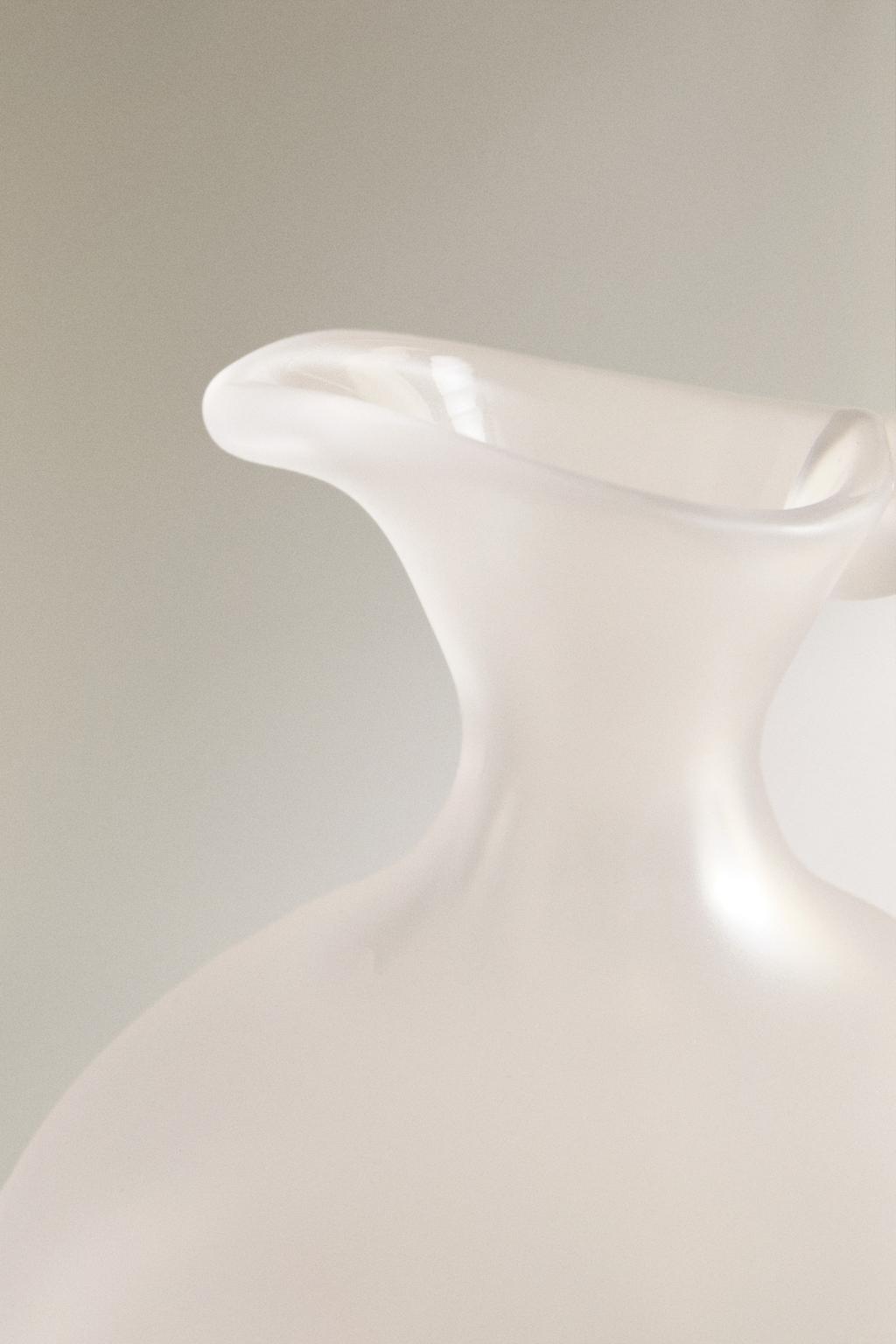 Кувшин из матового стекла с шелковистым покрытием colin king