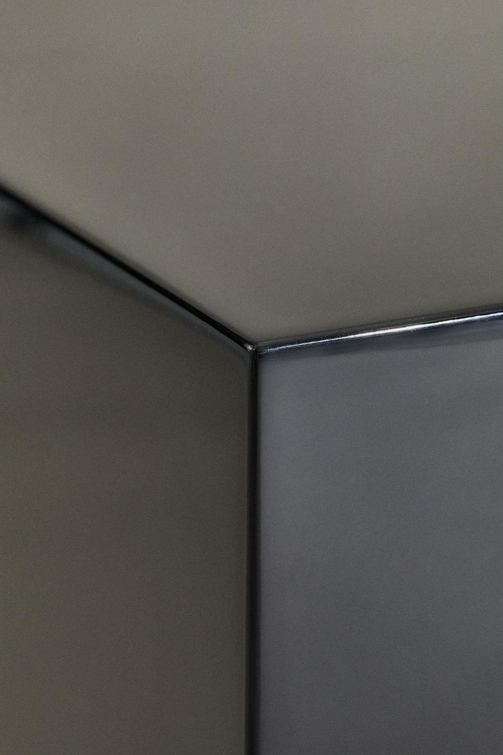 Лакированный журнальный столик i colin king